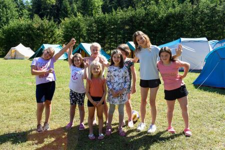 6_Nasmejana dekleta po plesni delavnici